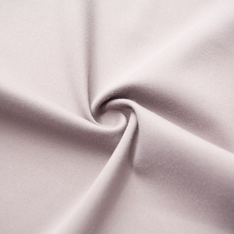Tissu de sport très extensible en nylon recyclé évacuant l’humidité