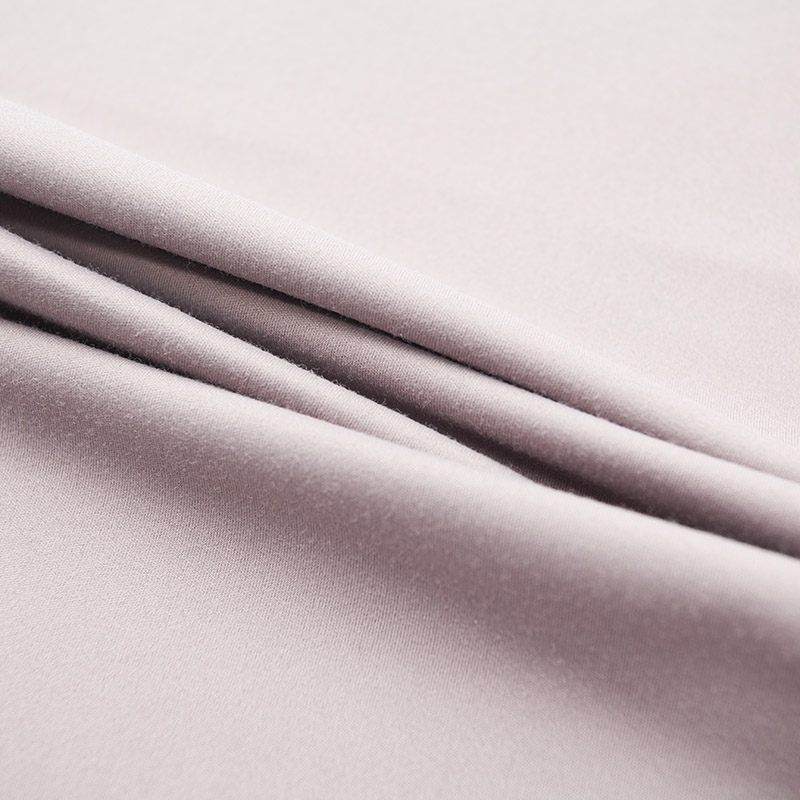 Tissu de sport très extensible en nylon recyclé évacuant l’humidité